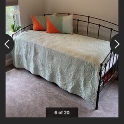 Day Bead W/ DUNCAN PLUSH TWIN MATTRESS