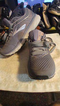 Brooks Women's Ghost 12 Size 7B