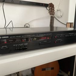 Yamaha T-70 AM/FM STEREO TUNER NATURAL SOUND