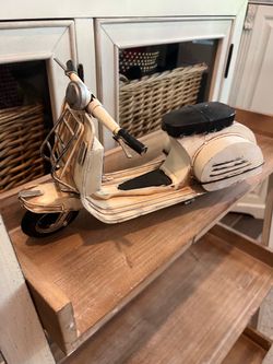 Vintage look metal scooter
