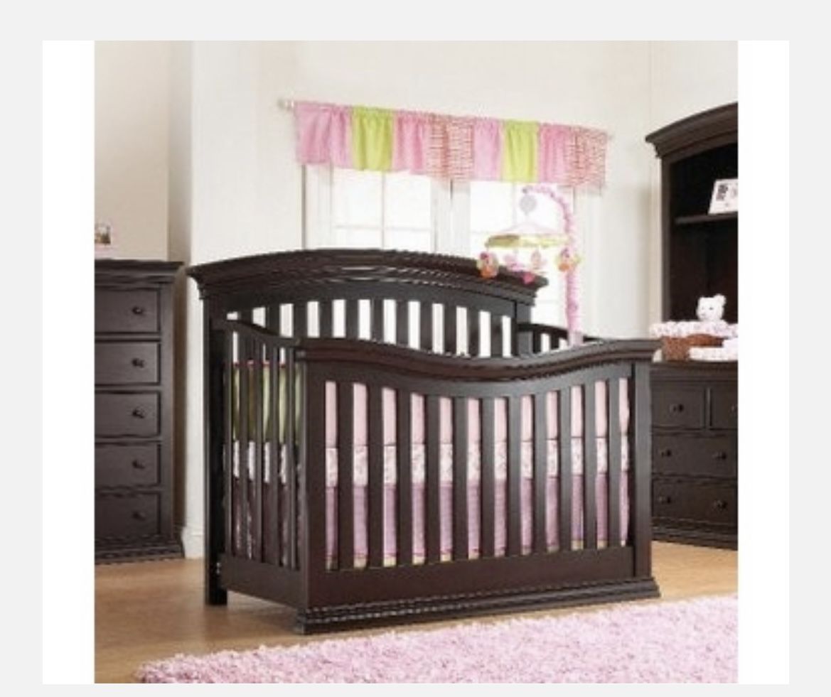 Baby Crib (solid wood) and mattress - 4 in 1, Sorelle Verona