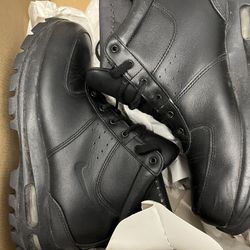 Nike Winter Work Boots  Size 8.5 Men Or Size 10 Women 