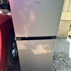 Midea Mini Fridge 