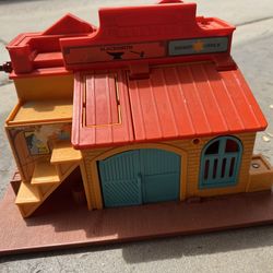 VINTAGE 1982 FISHER PRICE WESTERN TOWN 934