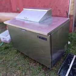 True Sand/salad Prep Table