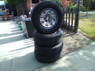 4 /265 70 R17 truck tires