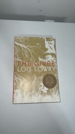 The Giver- Lois Lowry paperback book