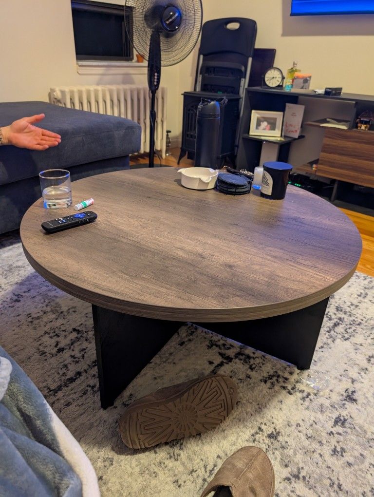 Coffee Table, Perfect Condition! 
