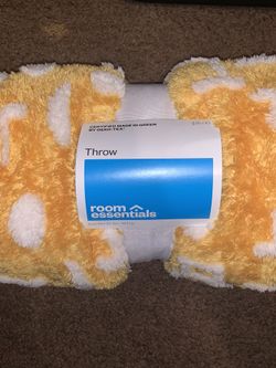 Patterned Angular Geometric Jacquard Faux Shearling Throw Blanket Yellow - Room Essential