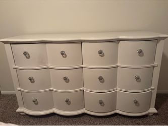 Pretty Dresser