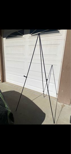 Black Tripod Easel