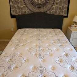 Queen Size Bed With Mattress And Topper