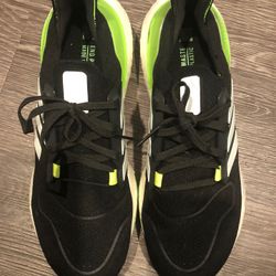 Adidas UltraBoost 22 Running Shoes Black Green Sneakers Men's size 10,5 GX6640