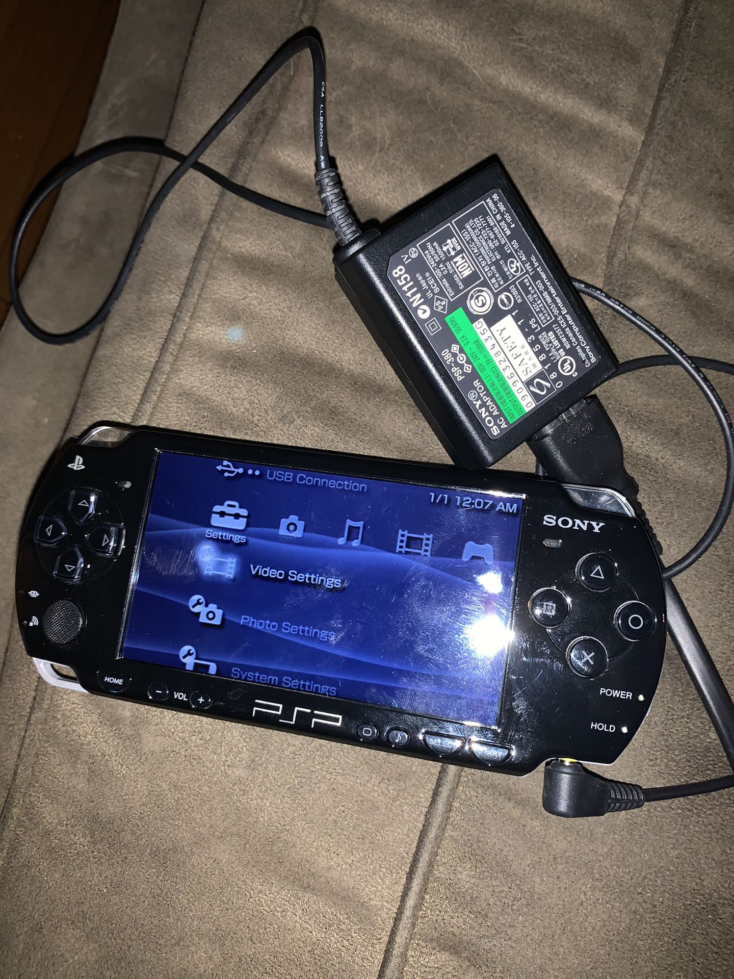 PlayStation Portable PSP Slim 2001 Needs Battery includes Memory Stick Duo card