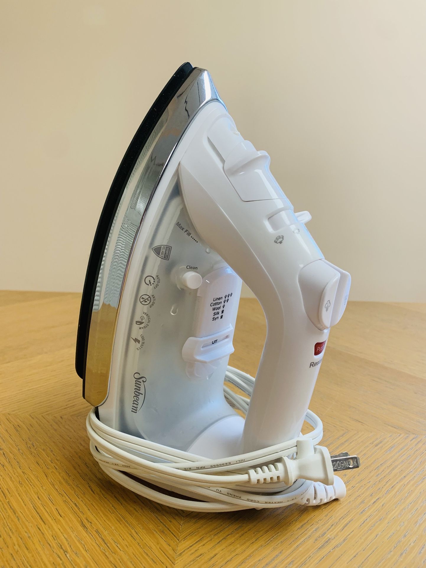 Sunbeam® GreenSense Classic Steam Iron, White