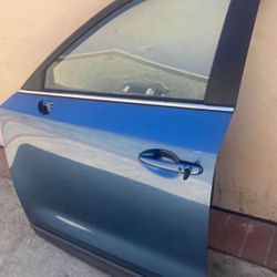 2017-2022 Mazda CX-5 front door left side driver side .The glass is cracked.I also have the rear driver door, Mazda CX5 2017 2018 2019 2020 2021 2022