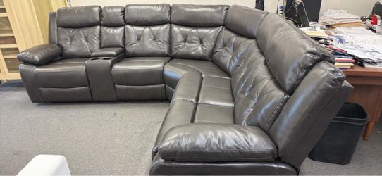 New Recliner Sectional Couch with Console and Cup Holders! Free Delivery 🚚!