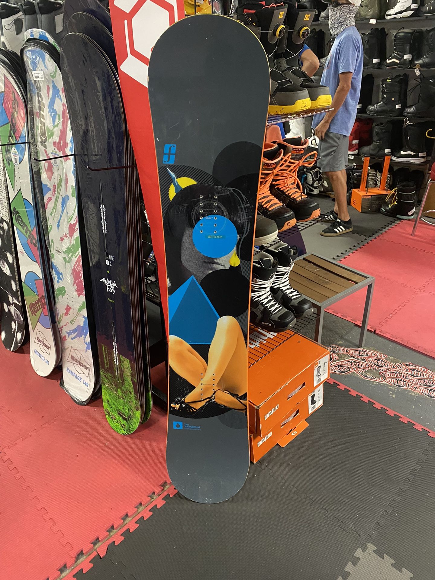 forum youngblood chili dog rocker 155w snowboard certified with warranty