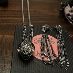 Vera Wang Snake Necklace And Earrings Set