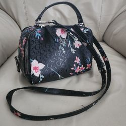 Guess COSMO handbag Purse, Floral Decor On Black, Shoulder Strap, Elegant Purse.