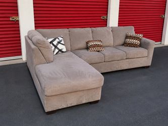 FREE DELIVERY & INSTALLATION LIGHT GRAY SECTIONAL COUCH/SOFA
