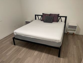 Black Metal King size Bedframe