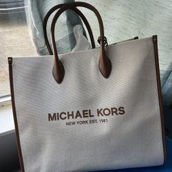 Michael Kors Purse With Removable Shoulder Strap