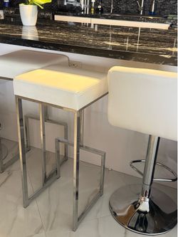 White and chrome bar stools. Like new
