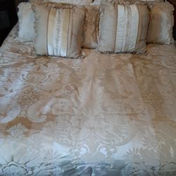 Beautiful And  Sofisticated Queen Size Bedspread 