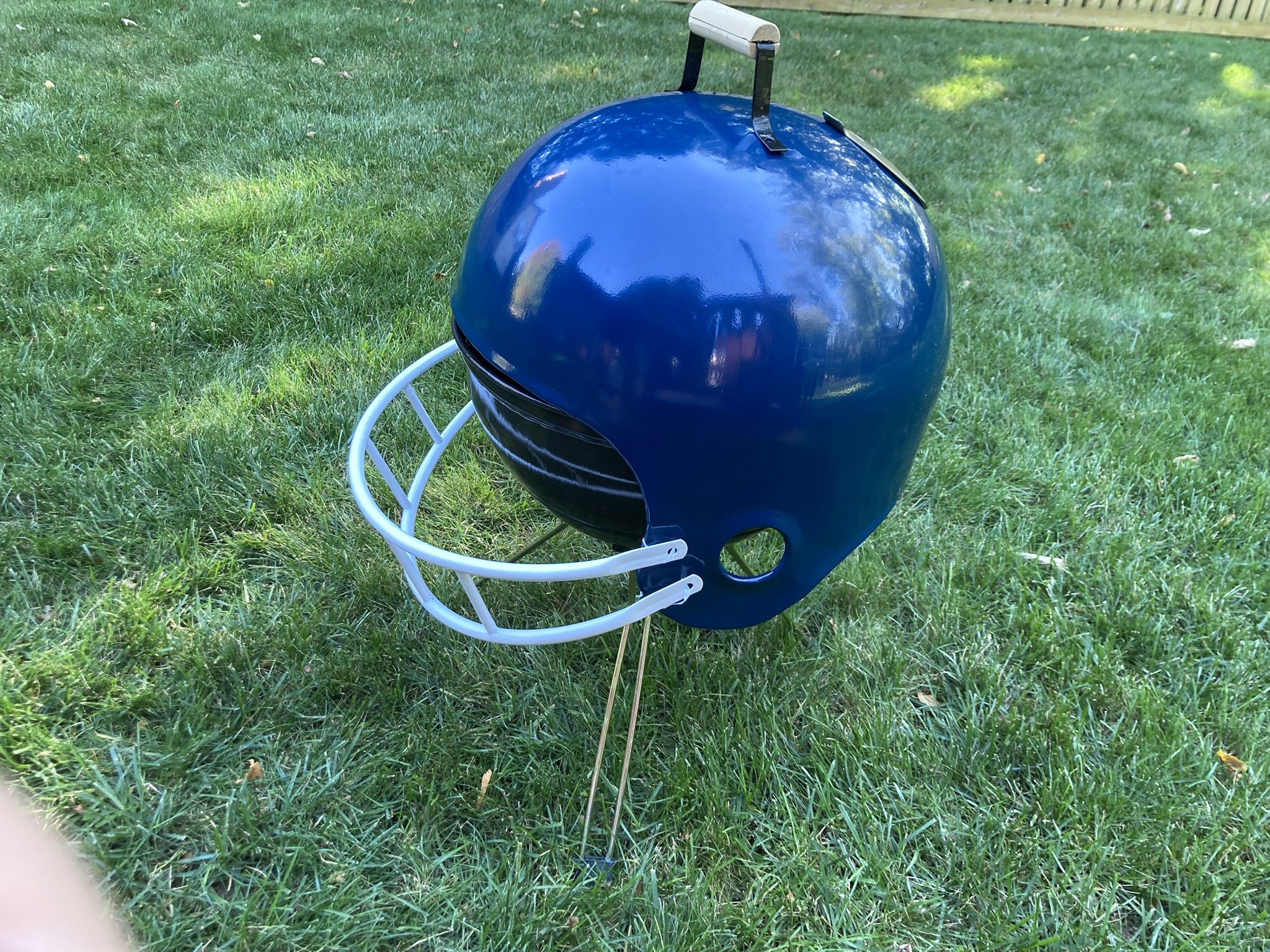 14” Grill With Helmet Shaped Blue Lid