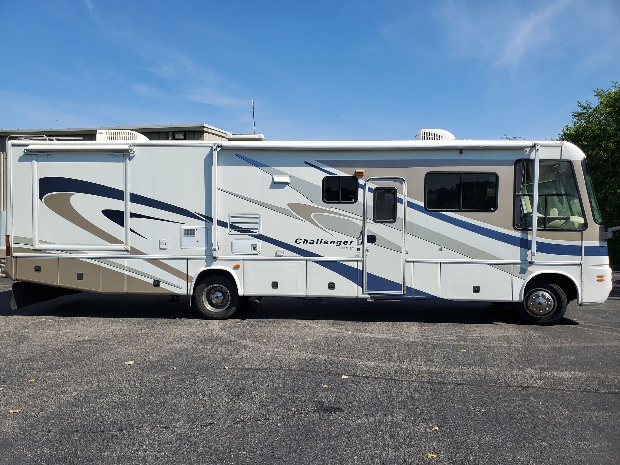 2004 Damon Challenger 353