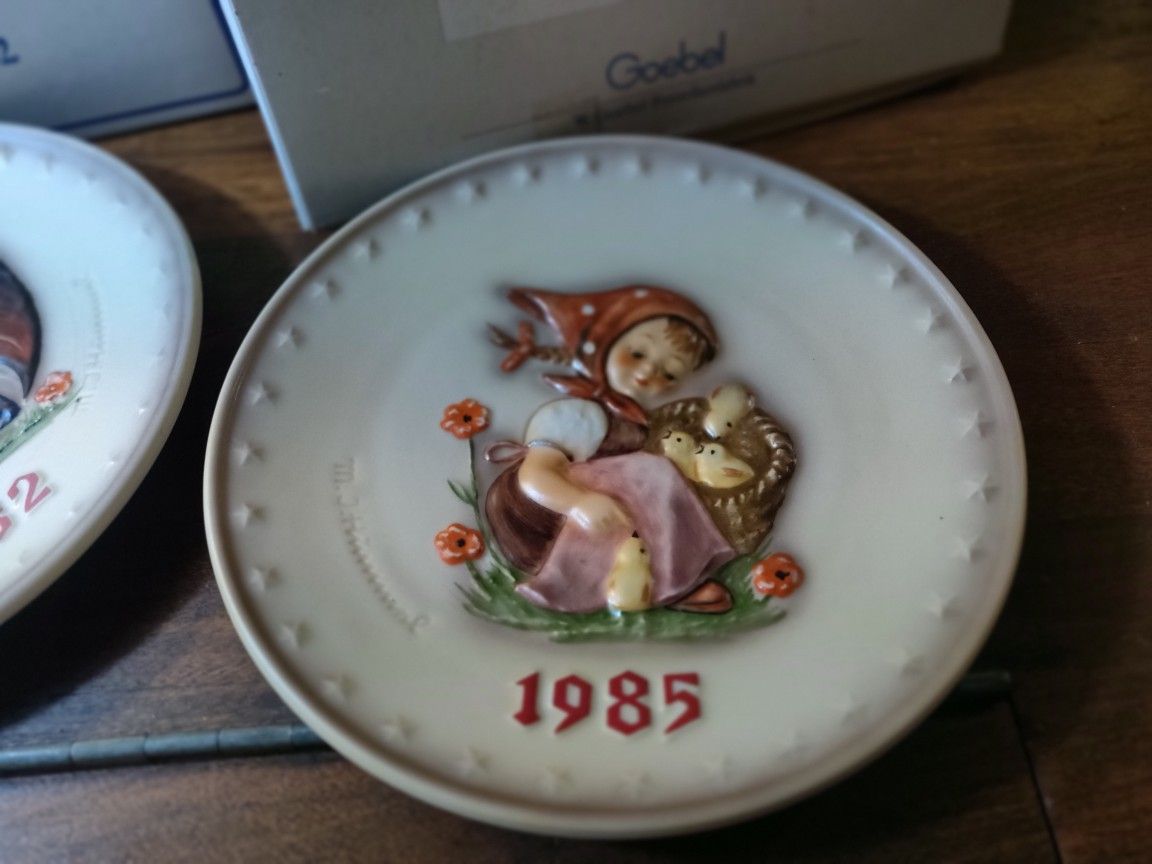 Hummel/ Goebel Collection Of 4 Plates And 1 Dinner Bell