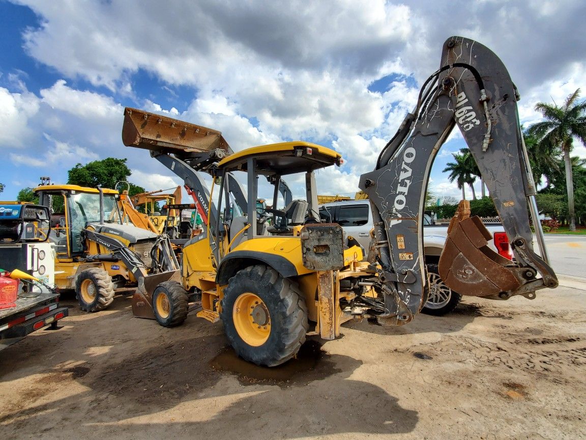 2011 Volvo BL60 loader backhoe 4x4