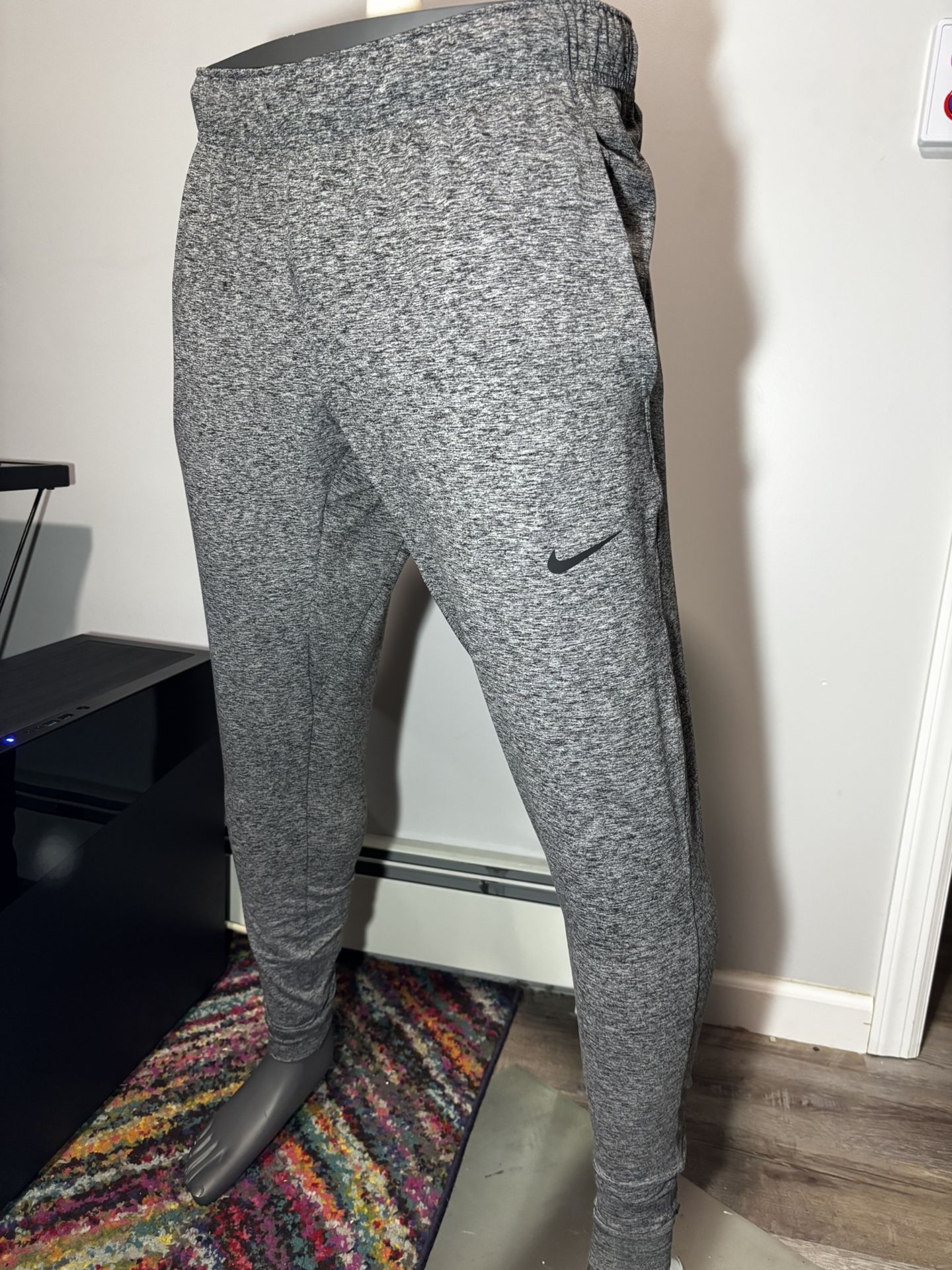 Nike Men Medium YOGA Dri Fit Flex Swoosh Tapered Jogger Pants Grey