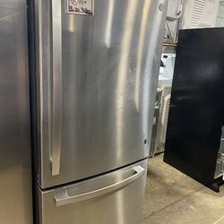 Bottom Freezer 30” Fridge 
