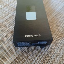 Samsung Galaxy Z Flip 5 / 256 GB