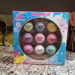REDUCED - New Bath Bombs (9 Piece Full Size) Spa Bath Gift