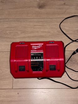Milwaukee M18 18-Volt Lithium-Ion Dual Bay Rapid Battery Charger
