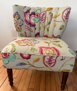 Floral channel tufted chair