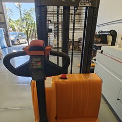 electric forklift