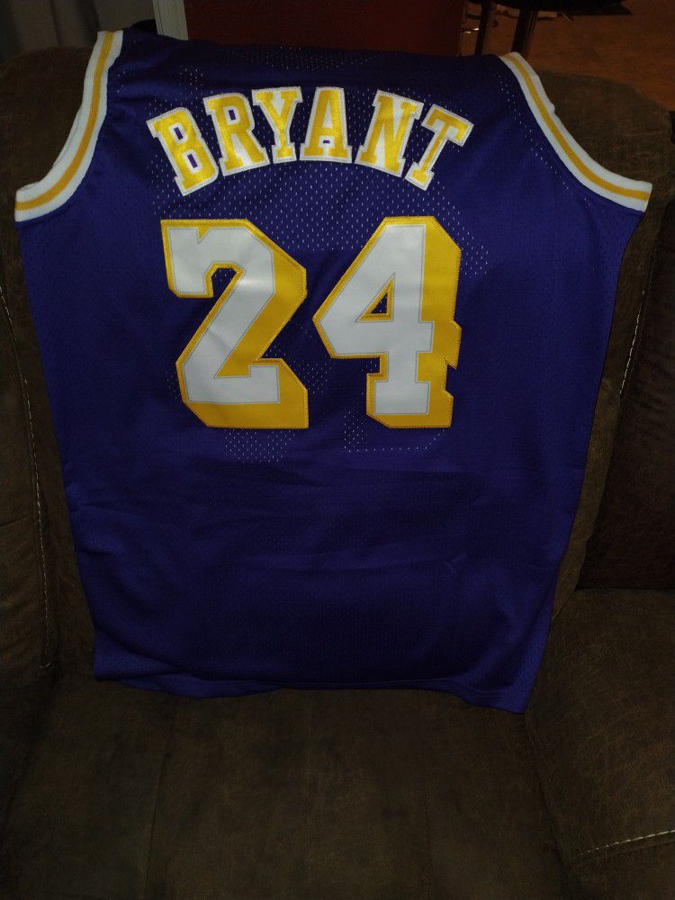 Youth Retro Kobe Bryant Lakers Jersey for Sale in Hampton, VA - OfferUp