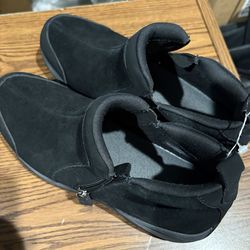 NEW!  EASY SPIRIT size 9 / Boots