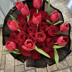 25 Rosas Y 10 Tulips