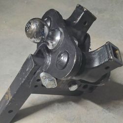 CURT Weight distribution hitch