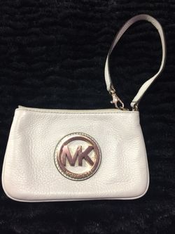 Micheal Kors wristlet