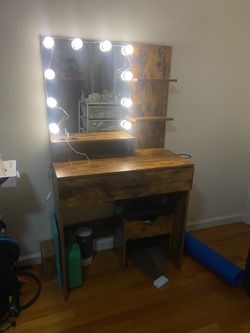 Vanity, good condition
