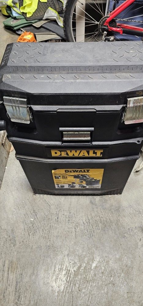 DEWALT
16 in. 4-in-1 Cantilever Tool Box