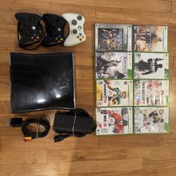 Xbox 360 Slim Black + 3 controllers + Games