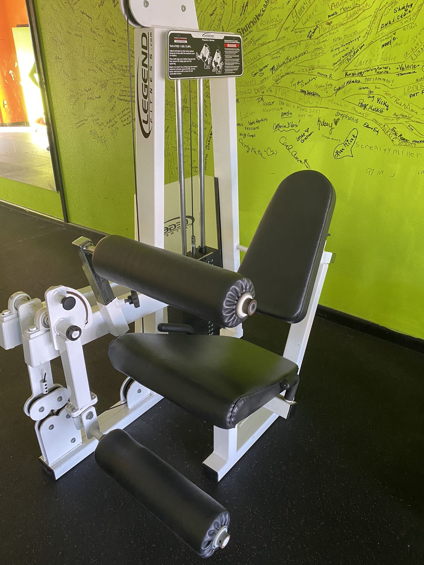 LEGEND FITNESS LEG EXTENSION / CURL COMBO MACHINE 918