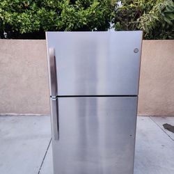 3MONTHS WARRANTY 33X31X66 GE FRIDGE 21CUFT SILVER 